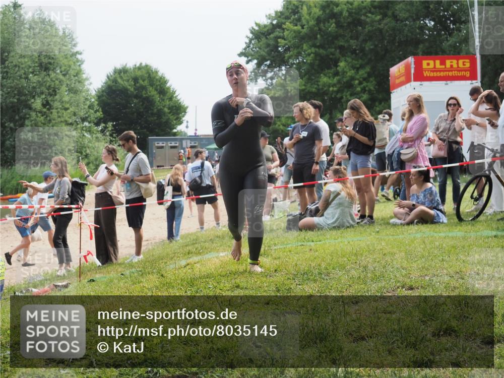 15.06.2025 - 27. Vierlanden-Triathlon KatJ http://msf.ph/oto/8035145 15.06.2025 11:19:38 Schwimmen 875, 878, 895, 923 meine-sportfotos.de