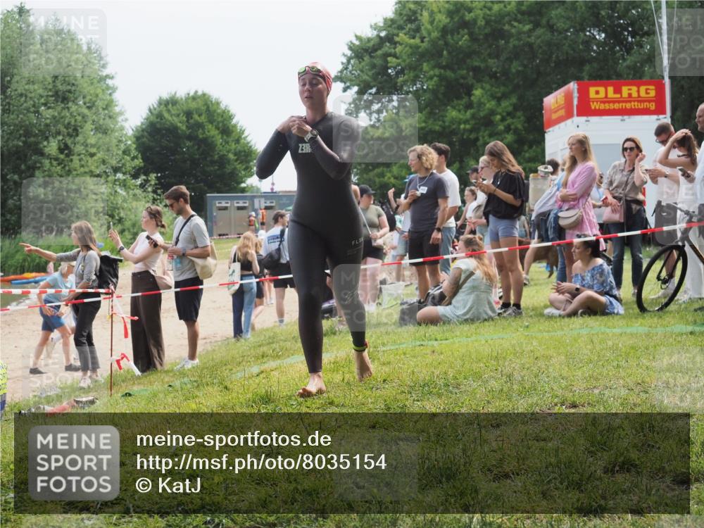15.06.2025 - 27. Vierlanden-Triathlon KatJ http://msf.ph/oto/8035154 15.06.2025 11:19:38 Schwimmen 875, 878, 895, 923 meine-sportfotos.de