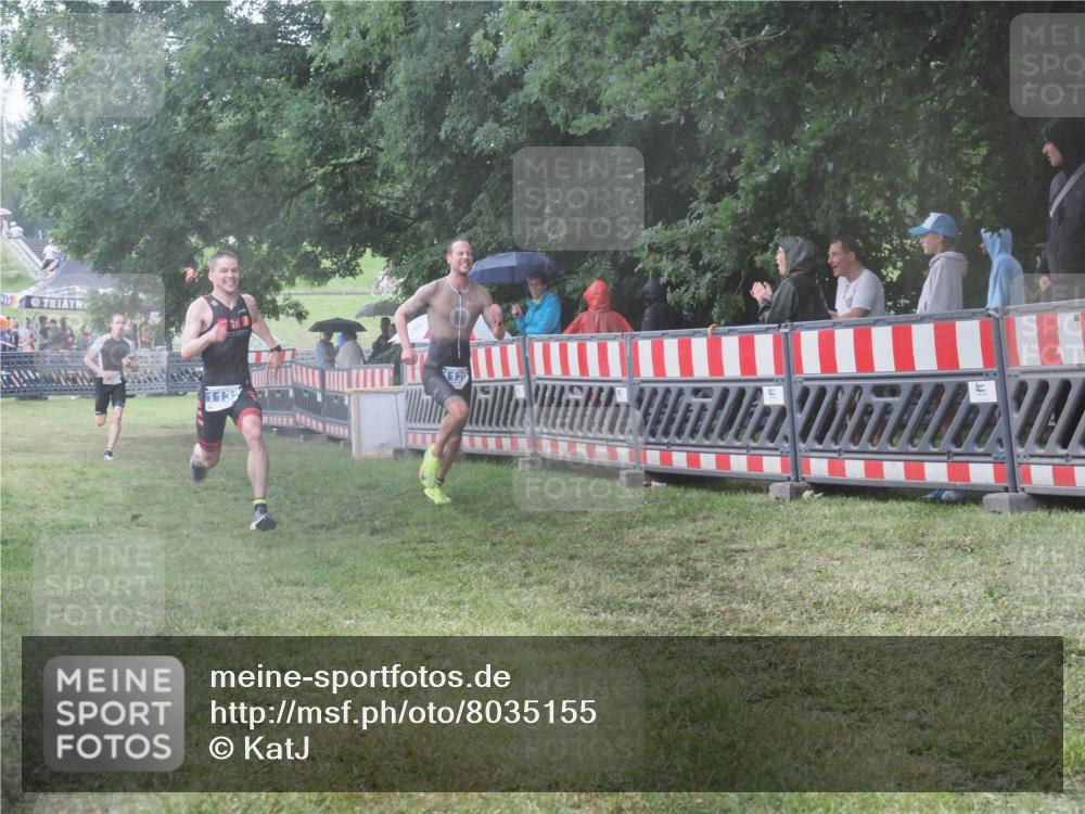 21.06.2025 - 27. Vierlanden-Triathlon KatJ http://msf.ph/oto/8035155 15.06.2025 13:50:49 Ziel 1098, 1108, 1120, 1132, 1134, 1136 meine-sportfotos.de