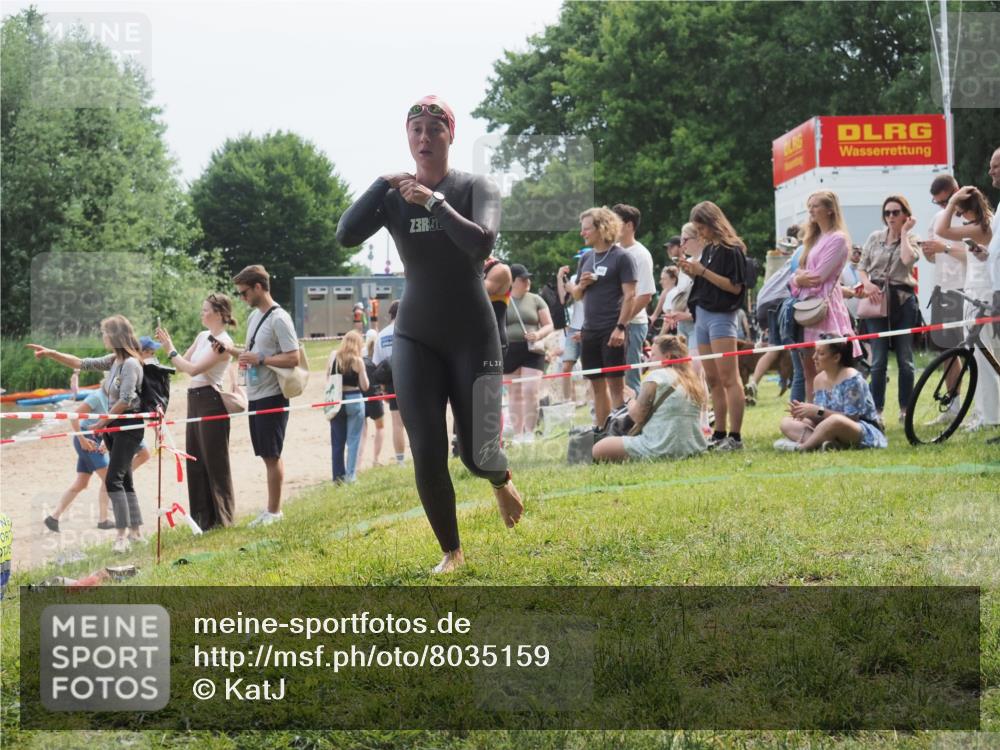 15.06.2025 - 27. Vierlanden-Triathlon KatJ http://msf.ph/oto/8035159 15.06.2025 11:19:38 Schwimmen 875, 878, 895, 923 meine-sportfotos.de