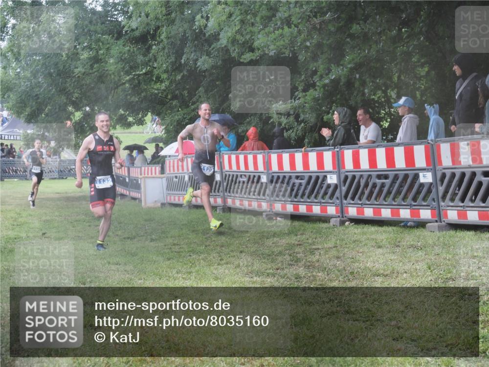 21.06.2025 - 27. Vierlanden-Triathlon KatJ http://msf.ph/oto/8035160 15.06.2025 13:50:49 Ziel 1098, 1108, 1120, 1132, 1134, 1136 meine-sportfotos.de