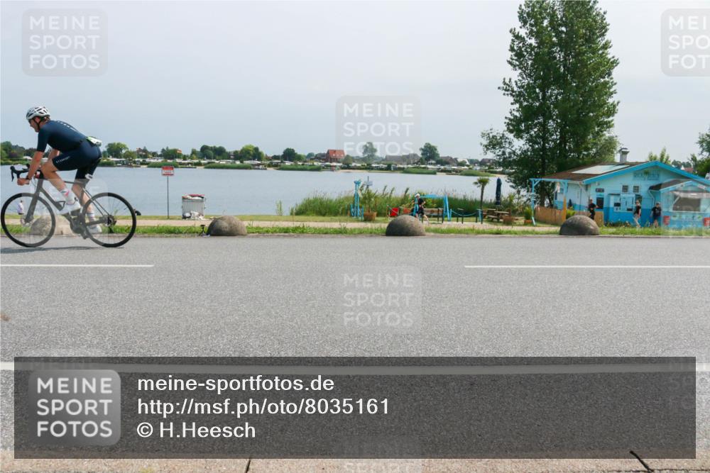 21.06.2025 - 27. Vierlanden-Triathlon H.Heesch http://msf.ph/oto/8035161 15.06.2025 11:43:31 Radfahren 686, 727, 844, 855 meine-sportfotos.de