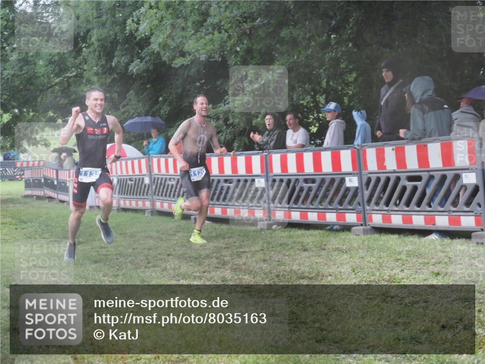 21.06.2025 - 27. Vierlanden-Triathlon KatJ http://msf.ph/oto/8035163 15.06.2025 13:50:50 Ziel 1098, 1108, 1120, 1132, 1134, 1136 meine-sportfotos.de