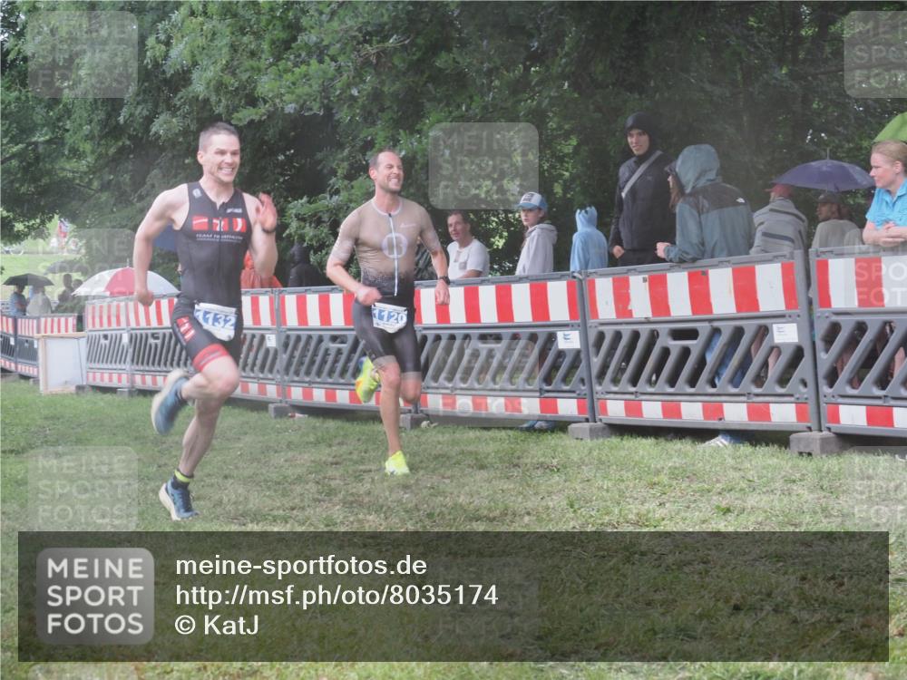 21.06.2025 - 27. Vierlanden-Triathlon KatJ http://msf.ph/oto/8035174 15.06.2025 13:50:50 Ziel 1098, 1108, 1120, 1132, 1134, 1136 meine-sportfotos.de