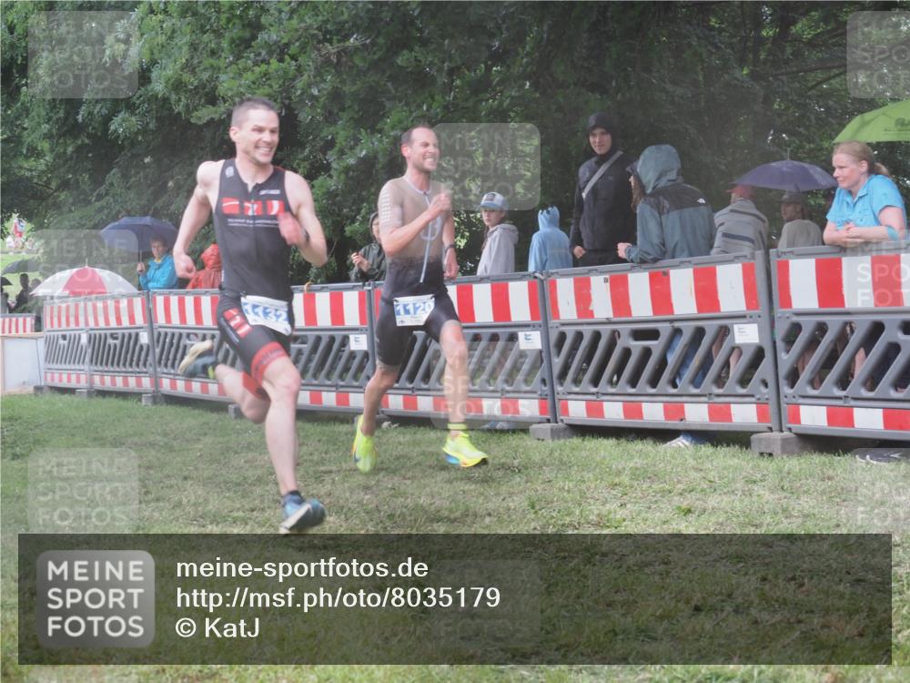 21.06.2025 - 27. Vierlanden-Triathlon KatJ http://msf.ph/oto/8035179 15.06.2025 13:50:50 Ziel 1098, 1108, 1120, 1132, 1134, 1136 meine-sportfotos.de
