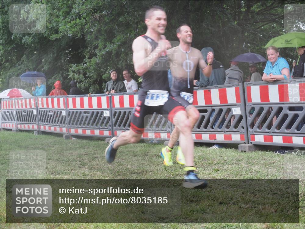 21.06.2025 - 27. Vierlanden-Triathlon KatJ http://msf.ph/oto/8035185 15.06.2025 13:50:50 Ziel 1098, 1108, 1120, 1132, 1134, 1136 meine-sportfotos.de