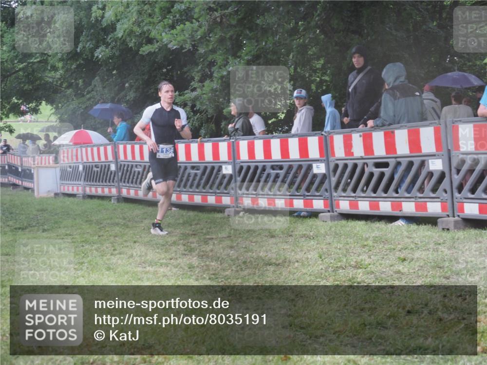 21.06.2025 - 27. Vierlanden-Triathlon KatJ http://msf.ph/oto/8035191 15.06.2025 13:50:52 Ziel 1098, 1108, 1134, 1136 meine-sportfotos.de