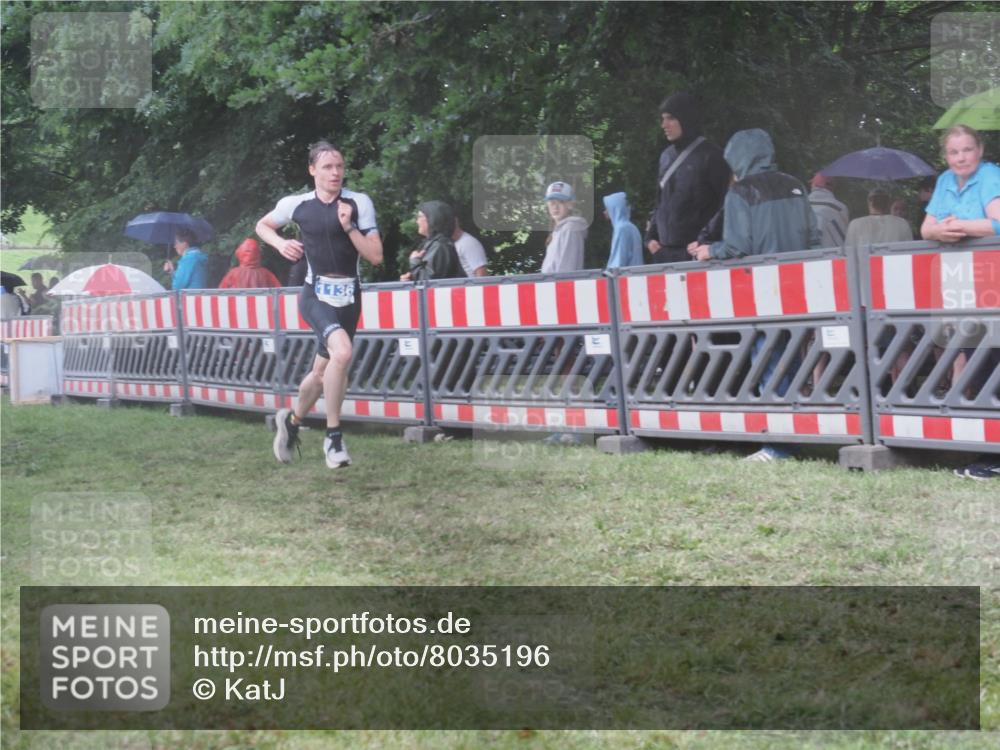 21.06.2025 - 27. Vierlanden-Triathlon KatJ http://msf.ph/oto/8035196 15.06.2025 13:50:52 Ziel 1098, 1108, 1134, 1136 meine-sportfotos.de