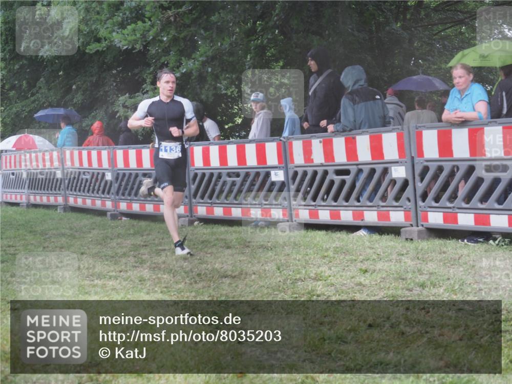 21.06.2025 - 27. Vierlanden-Triathlon KatJ http://msf.ph/oto/8035203 15.06.2025 13:50:52 Ziel 1098, 1108, 1134, 1136 meine-sportfotos.de