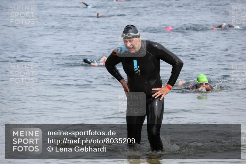 15.06.2025 - 27. Vierlanden-Triathlon Lena Gebhardt http://msf.ph/oto/8035209 15.06.2025 11:21:48 Schwimmen 905 meine-sportfotos.de