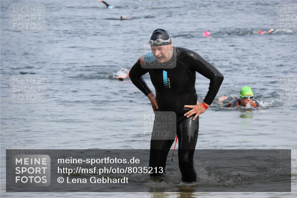 15.06.2025 - 27. Vierlanden-Triathlon Lena Gebhardt http://msf.ph/oto/8035213 15.06.2025 11:21:48 Schwimmen 905 meine-sportfotos.de