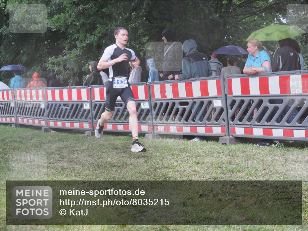 21.06.2025 - 27. Vierlanden-Triathlon KatJ http://msf.ph/oto/8035215 15.06.2025 13:50:53 Ziel 1098, 1108, 1134, 1136 meine-sportfotos.de