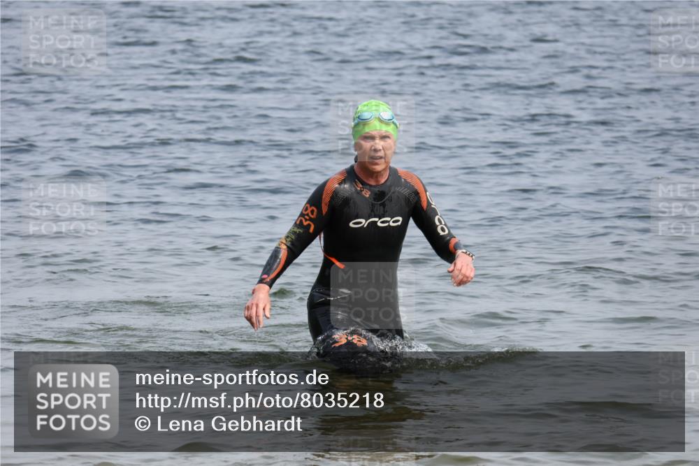 15.06.2025 - 27. Vierlanden-Triathlon Lena Gebhardt http://msf.ph/oto/8035218 15.06.2025 11:21:57 Schwimmen 917 meine-sportfotos.de