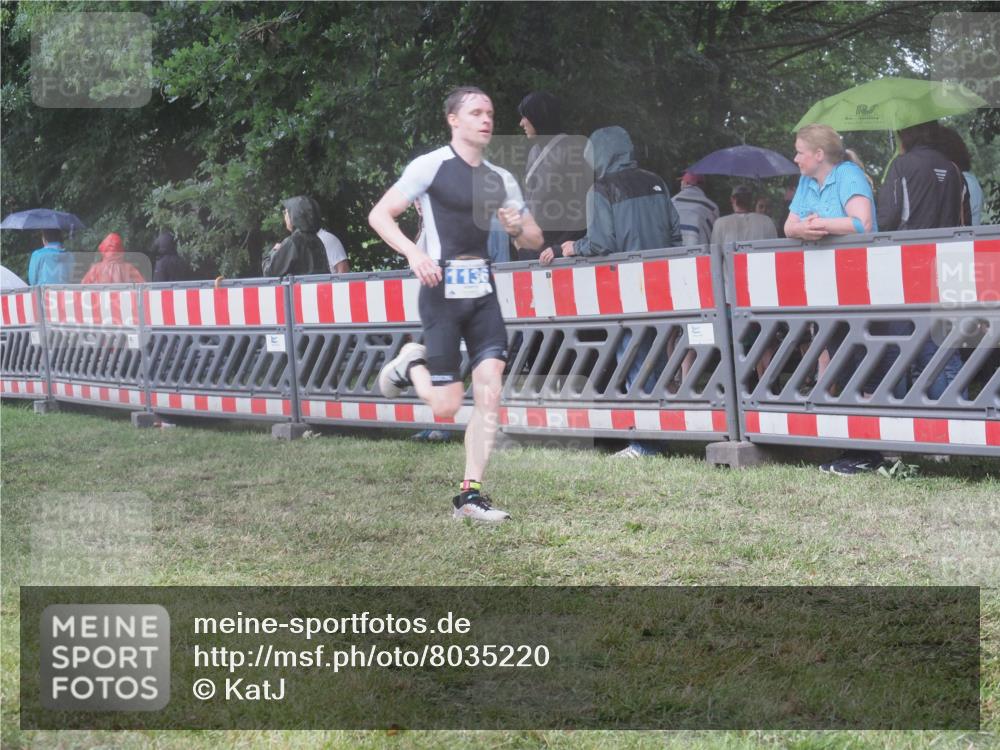 21.06.2025 - 27. Vierlanden-Triathlon KatJ http://msf.ph/oto/8035220 15.06.2025 13:50:53 Ziel 1098, 1108, 1134, 1136 meine-sportfotos.de