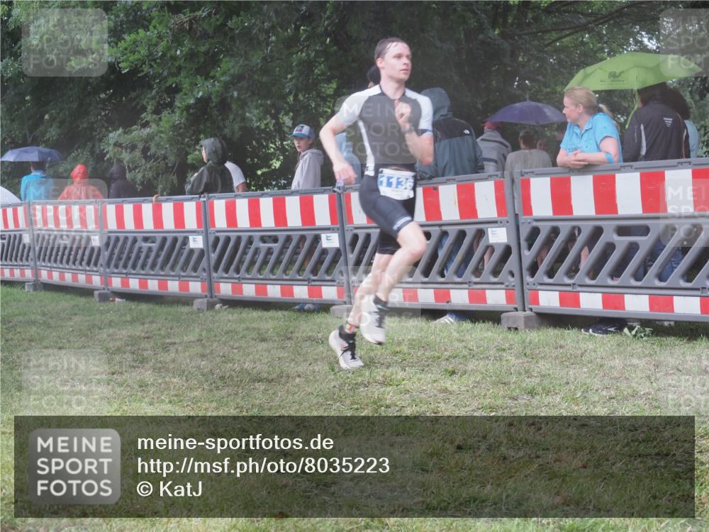 21.06.2025 - 27. Vierlanden-Triathlon KatJ http://msf.ph/oto/8035223 15.06.2025 13:50:53 Ziel 1098, 1108, 1134, 1136 meine-sportfotos.de