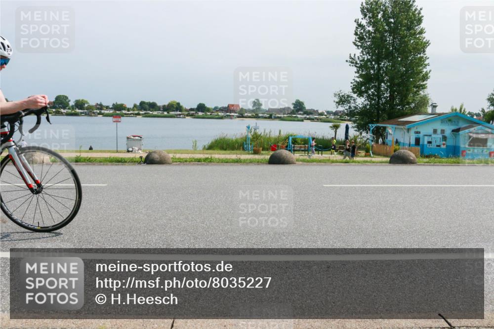 21.06.2025 - 27. Vierlanden-Triathlon H.Heesch http://msf.ph/oto/8035227 15.06.2025 11:43:41 Radfahren 210, 714, 731, 738 meine-sportfotos.de