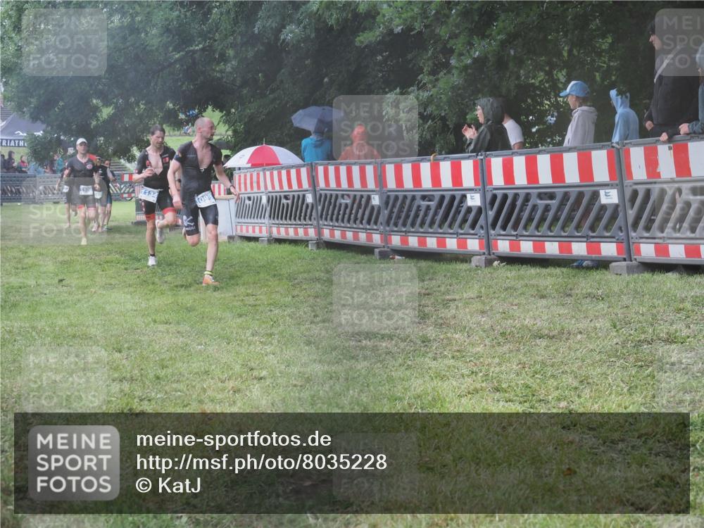 21.06.2025 - 27. Vierlanden-Triathlon KatJ http://msf.ph/oto/8035228 15.06.2025 13:50:55 Ziel 843, 1098, 1108, 1134 meine-sportfotos.de