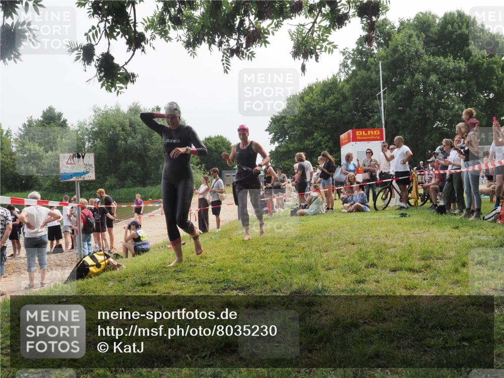 15.06.2025 - 27. Vierlanden-Triathlon KatJ http://msf.ph/oto/8035230 15.06.2025 11:19:56 Schwimmen 899, 915, 964 meine-sportfotos.de