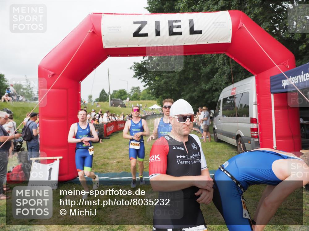 21.06.2025 - 27. Vierlanden-Triathlon MichiJ http://msf.ph/oto/8035232 15.06.2026 12:59:17 Ziel 994, 1014, 1015, 1016, 1018 meine-sportfotos.de