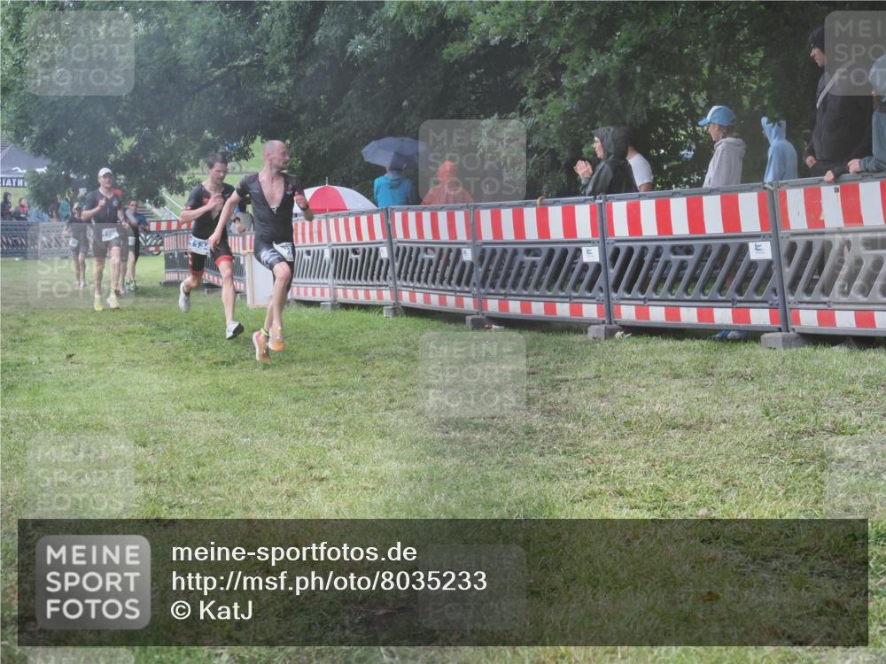 21.06.2025 - 27. Vierlanden-Triathlon KatJ http://msf.ph/oto/8035233 15.06.2025 13:50:55 Ziel 843, 1098, 1108, 1134 meine-sportfotos.de