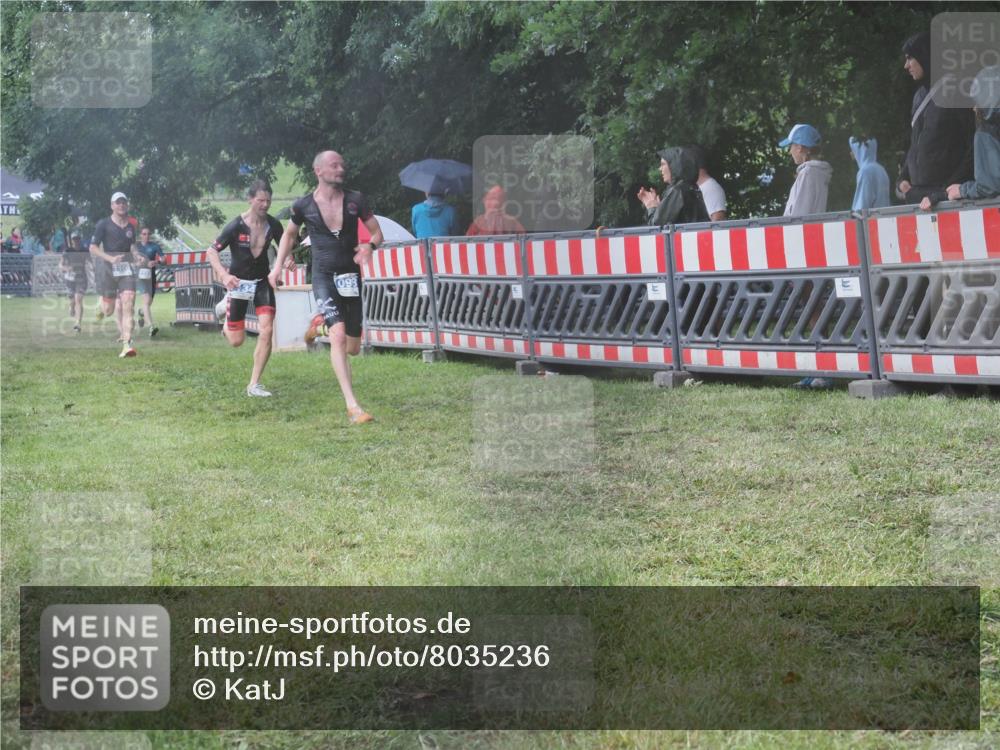 21.06.2025 - 27. Vierlanden-Triathlon KatJ http://msf.ph/oto/8035236 15.06.2025 13:50:55 Ziel 843, 1098, 1108, 1134 meine-sportfotos.de