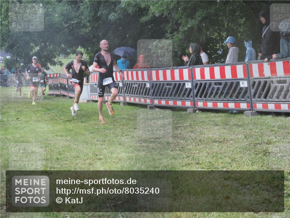 21.06.2025 - 27. Vierlanden-Triathlon KatJ http://msf.ph/oto/8035240 15.06.2025 13:50:56 Ziel 843, 1098, 1108, 1134 meine-sportfotos.de