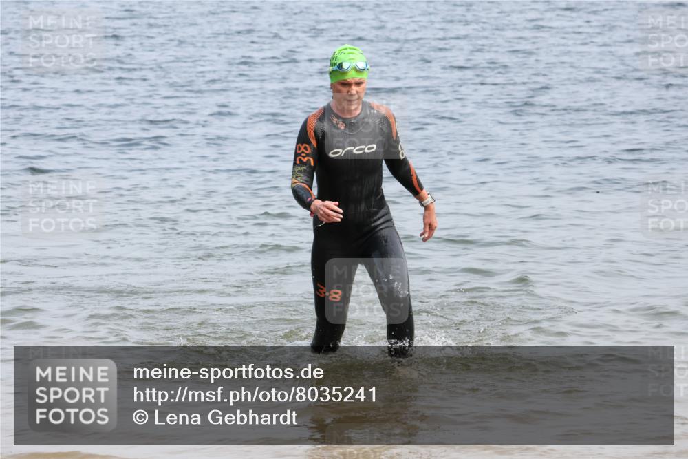 15.06.2025 - 27. Vierlanden-Triathlon Lena Gebhardt http://msf.ph/oto/8035241 15.06.2025 11:22:00 Schwimmen 917 meine-sportfotos.de