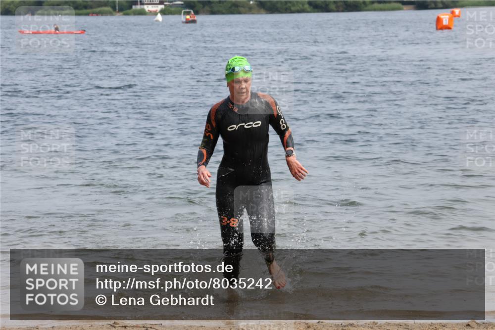 15.06.2025 - 27. Vierlanden-Triathlon Lena Gebhardt http://msf.ph/oto/8035242 15.06.2025 11:22:02 Schwimmen 917 meine-sportfotos.de