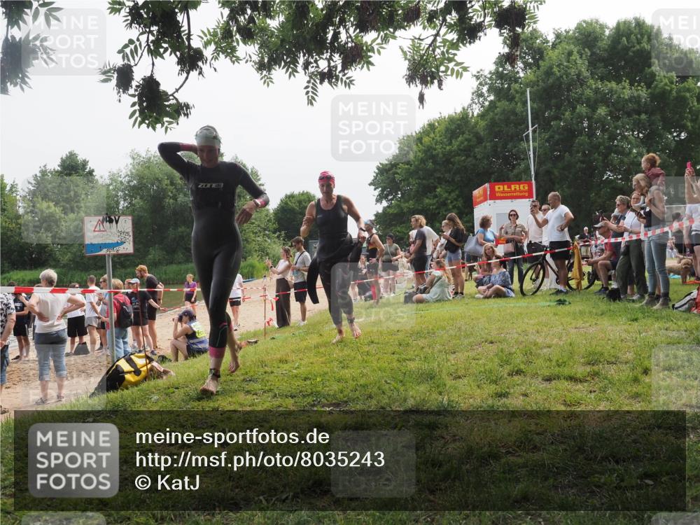 15.06.2025 - 27. Vierlanden-Triathlon KatJ http://msf.ph/oto/8035243 15.06.2025 11:19:56 Schwimmen 899, 915, 964 meine-sportfotos.de