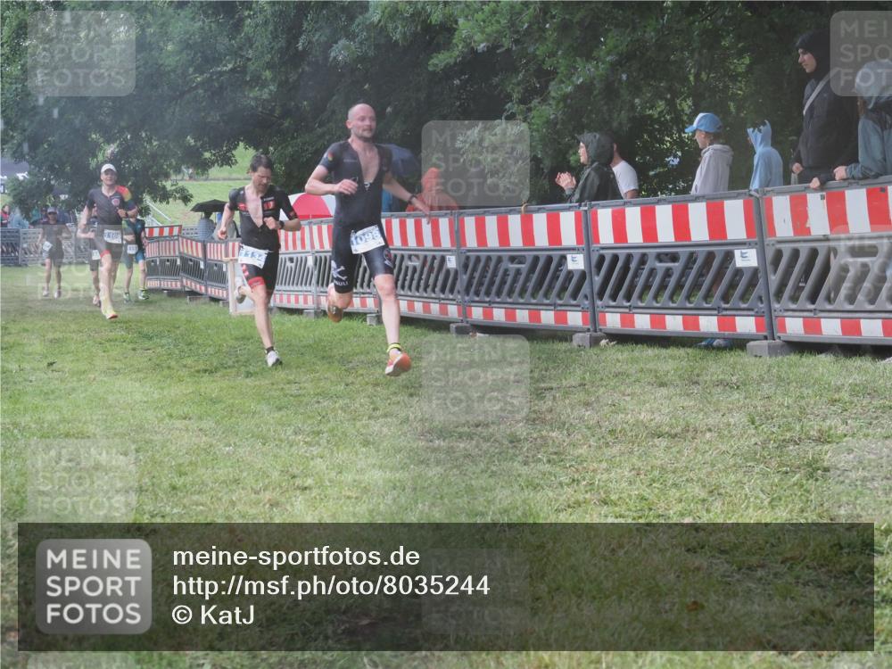 21.06.2025 - 27. Vierlanden-Triathlon KatJ http://msf.ph/oto/8035244 15.06.2025 13:50:56 Ziel 843, 1098, 1108, 1134 meine-sportfotos.de