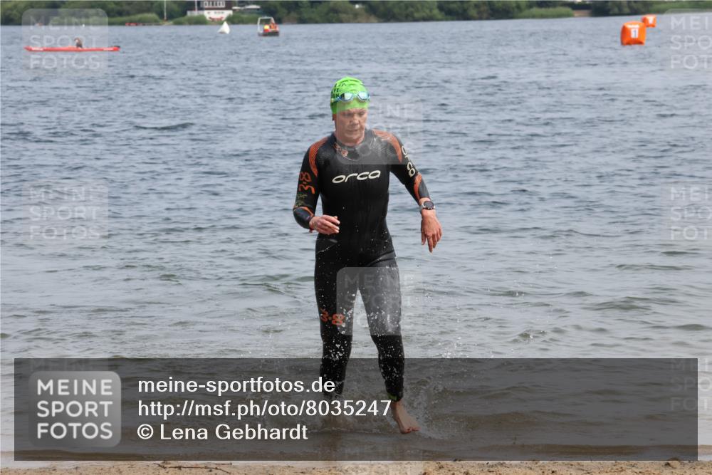 15.06.2025 - 27. Vierlanden-Triathlon Lena Gebhardt http://msf.ph/oto/8035247 15.06.2025 11:22:02 Schwimmen 917 meine-sportfotos.de