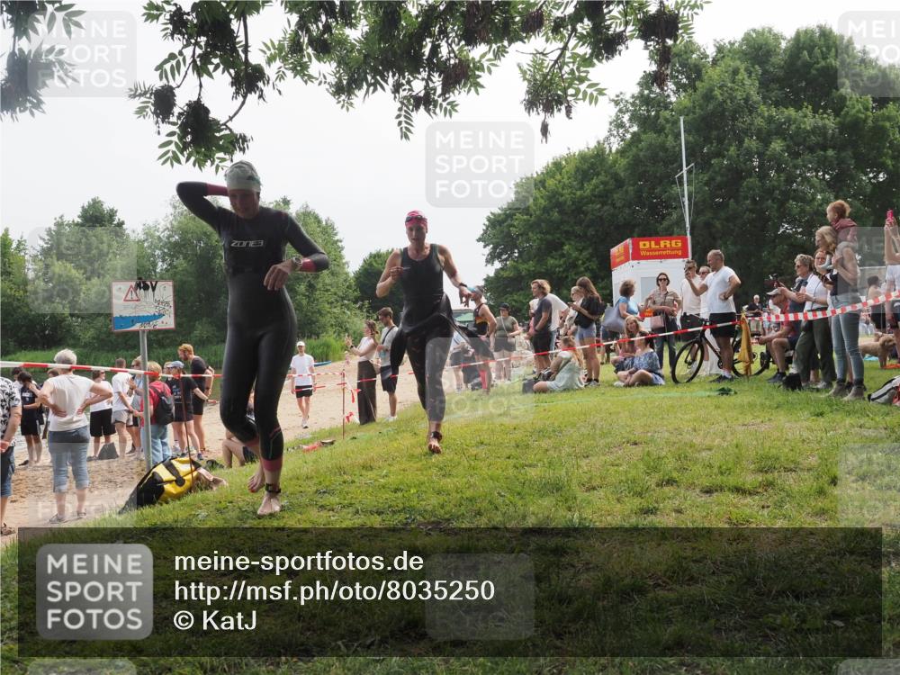 15.06.2025 - 27. Vierlanden-Triathlon KatJ http://msf.ph/oto/8035250 15.06.2025 11:19:56 Schwimmen 899, 915, 964 meine-sportfotos.de