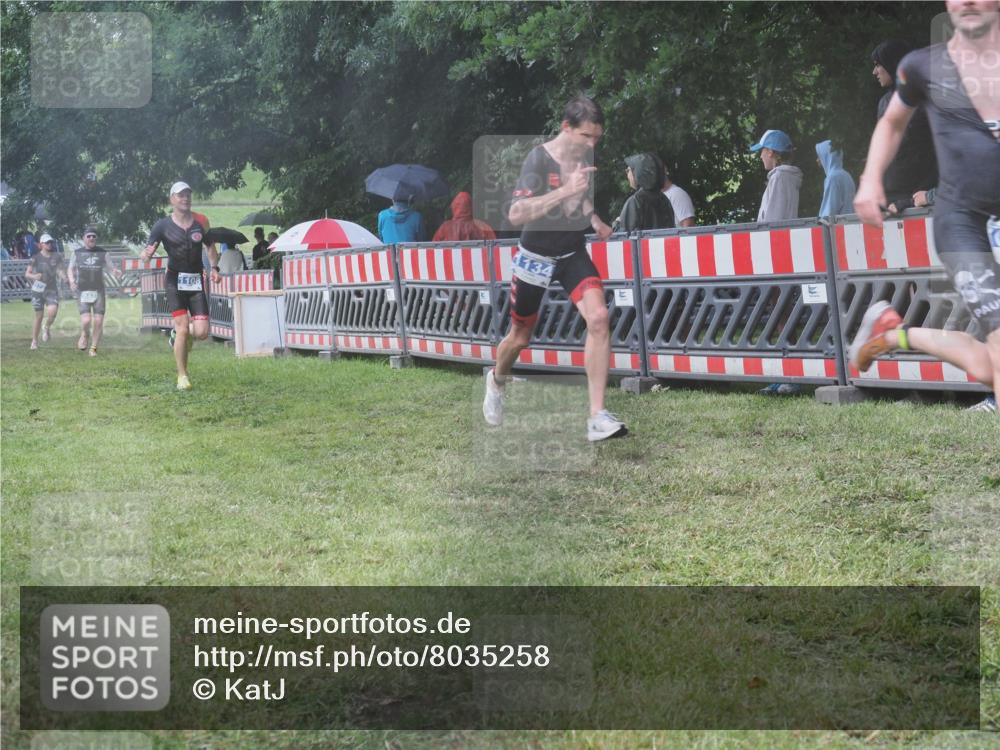 21.06.2025 - 27. Vierlanden-Triathlon KatJ http://msf.ph/oto/8035258 15.06.2025 13:50:57 Ziel 843, 1098, 1108, 1134 meine-sportfotos.de