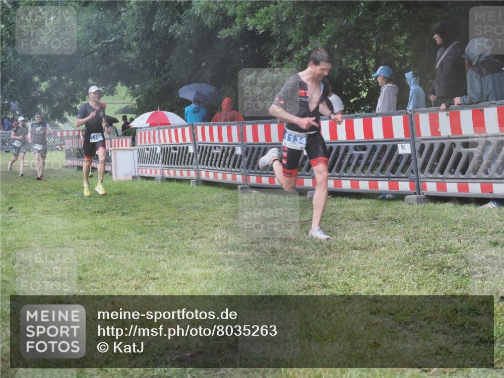 21.06.2025 - 27. Vierlanden-Triathlon KatJ http://msf.ph/oto/8035263 15.06.2025 13:50:57 Ziel 843, 1098, 1108, 1134 meine-sportfotos.de