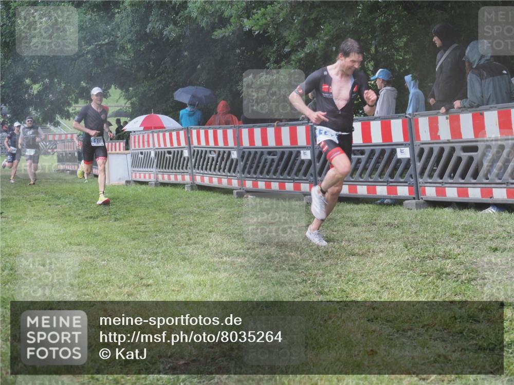 21.06.2025 - 27. Vierlanden-Triathlon KatJ http://msf.ph/oto/8035264 15.06.2025 13:50:57 Ziel 843, 1098, 1108, 1134 meine-sportfotos.de