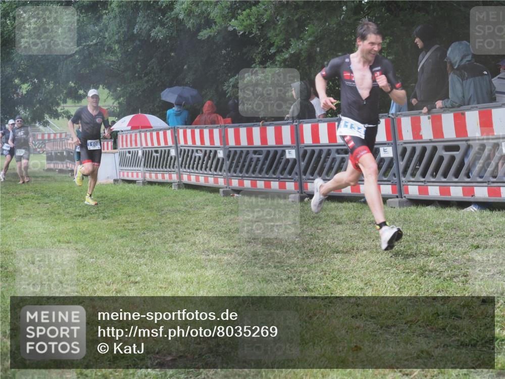 21.06.2025 - 27. Vierlanden-Triathlon KatJ http://msf.ph/oto/8035269 15.06.2025 13:50:57 Ziel 843, 1098, 1108, 1134 meine-sportfotos.de