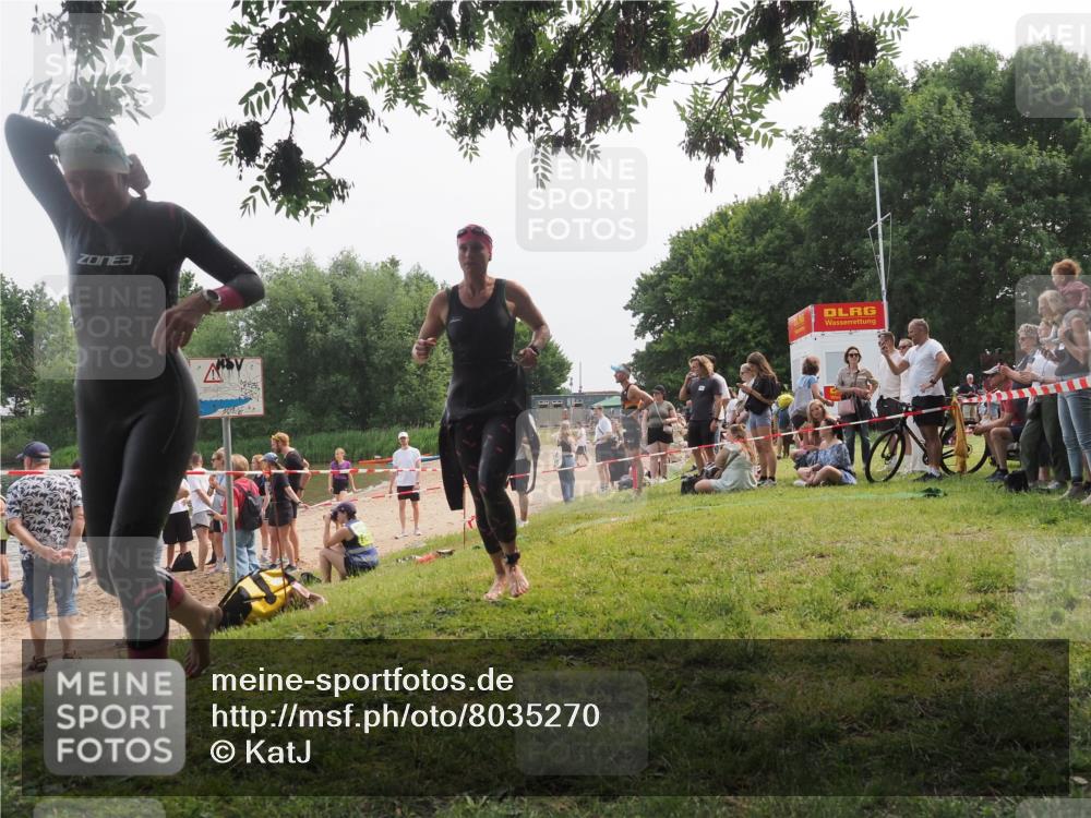 15.06.2025 - 27. Vierlanden-Triathlon KatJ http://msf.ph/oto/8035270 15.06.2025 11:19:57 Schwimmen 899, 915, 964 meine-sportfotos.de
