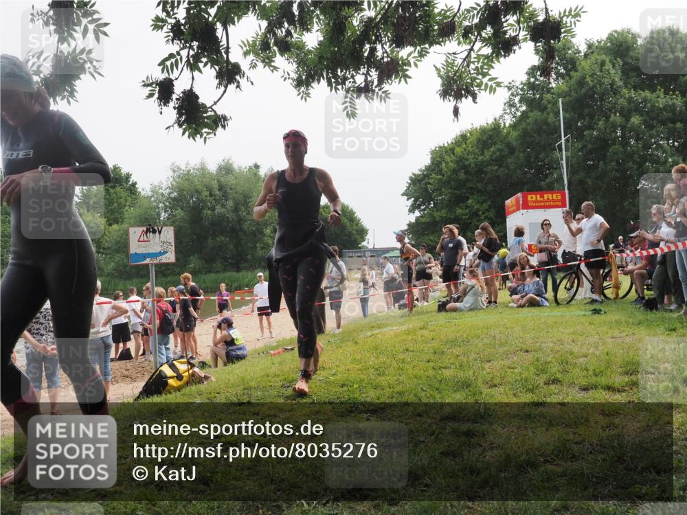 15.06.2025 - 27. Vierlanden-Triathlon KatJ http://msf.ph/oto/8035276 15.06.2025 11:19:57 Schwimmen 899, 915, 964 meine-sportfotos.de