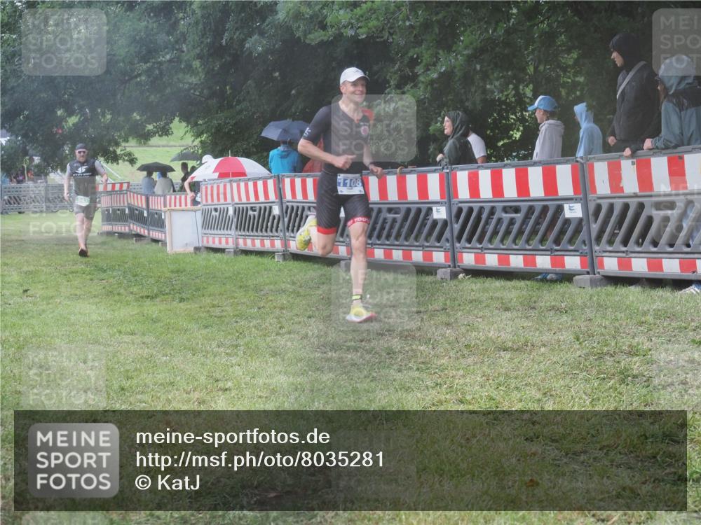 21.06.2025 - 27. Vierlanden-Triathlon KatJ http://msf.ph/oto/8035281 15.06.2025 13:50:58 Ziel 843, 1108, 1134 meine-sportfotos.de