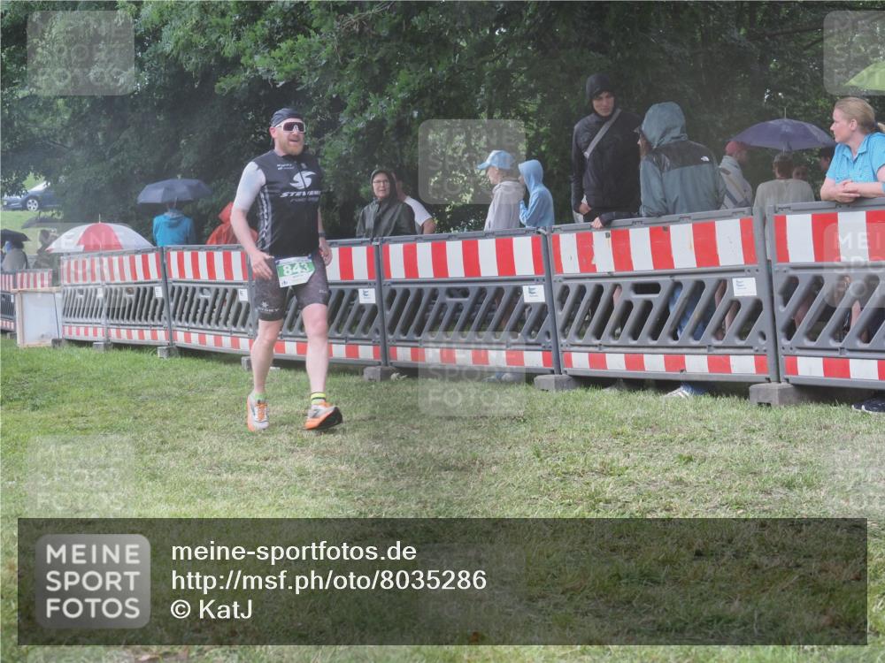 21.06.2025 - 27. Vierlanden-Triathlon KatJ http://msf.ph/oto/8035286 15.06.2025 13:51:02 Ziel 843, 1113 meine-sportfotos.de