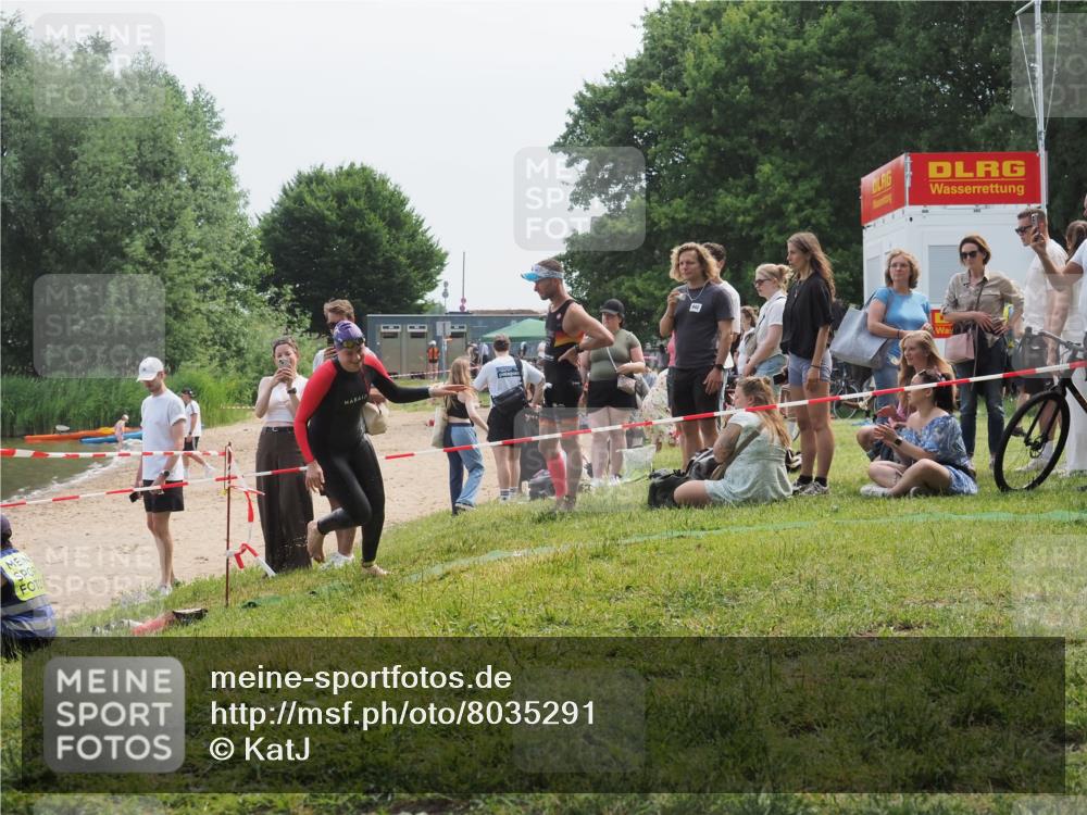15.06.2025 - 27. Vierlanden-Triathlon KatJ http://msf.ph/oto/8035291 15.06.2025 11:20:02 Schwimmen 806, 889, 899, 915, 932, 964 meine-sportfotos.de