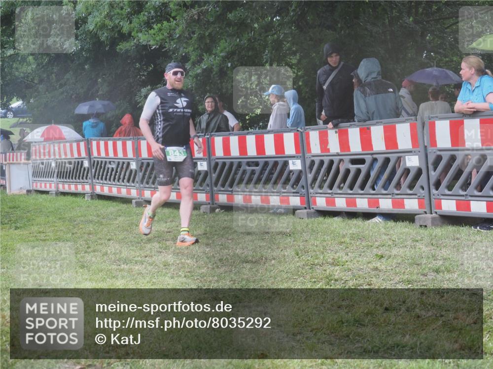 21.06.2025 - 27. Vierlanden-Triathlon KatJ http://msf.ph/oto/8035292 15.06.2025 13:51:02 Ziel 843, 1113 meine-sportfotos.de