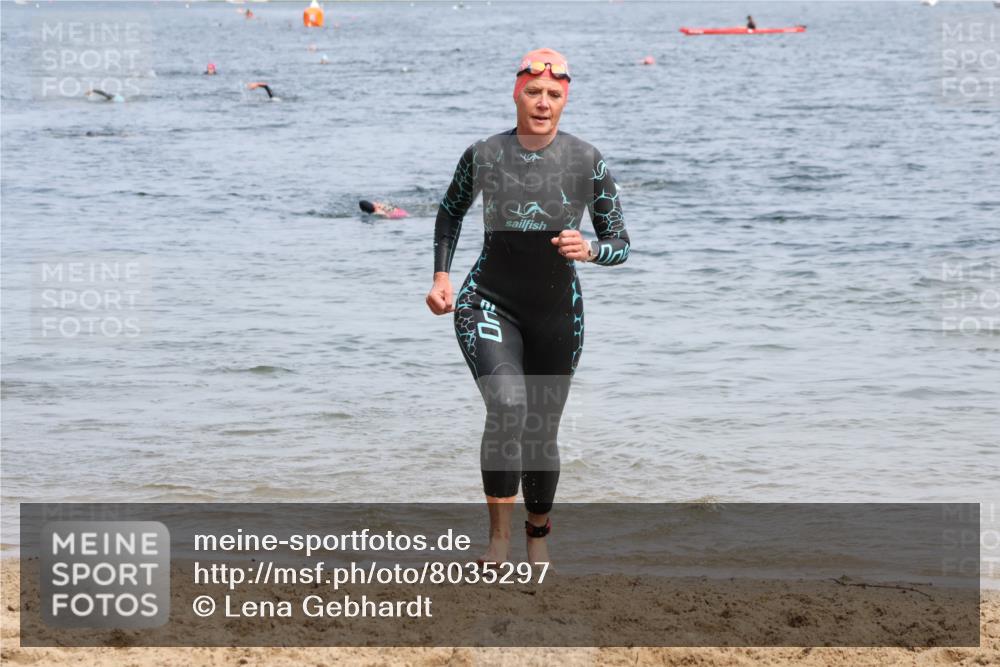 15.06.2025 - 27. Vierlanden-Triathlon Lena Gebhardt http://msf.ph/oto/8035297 15.06.2025 11:22:11 Schwimmen 913, 917, 957 meine-sportfotos.de