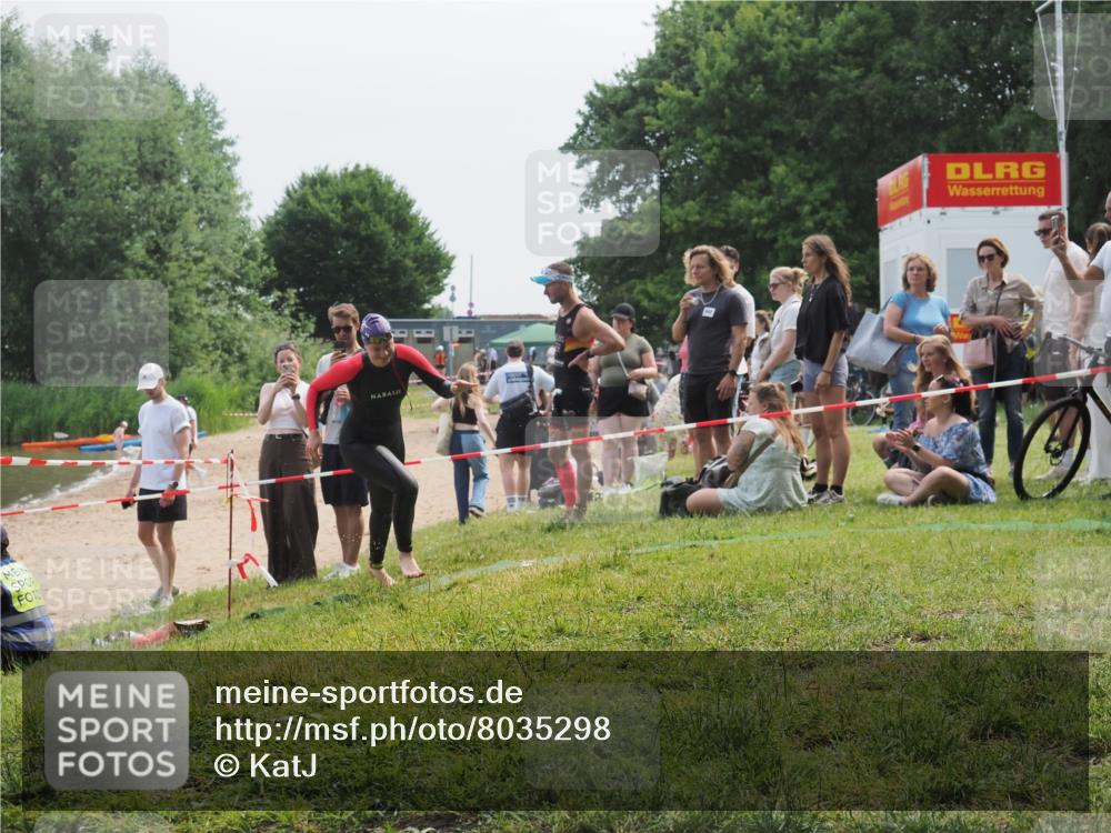 15.06.2025 - 27. Vierlanden-Triathlon KatJ http://msf.ph/oto/8035298 15.06.2025 11:20:02 Schwimmen 806, 889, 899, 915, 932, 964 meine-sportfotos.de