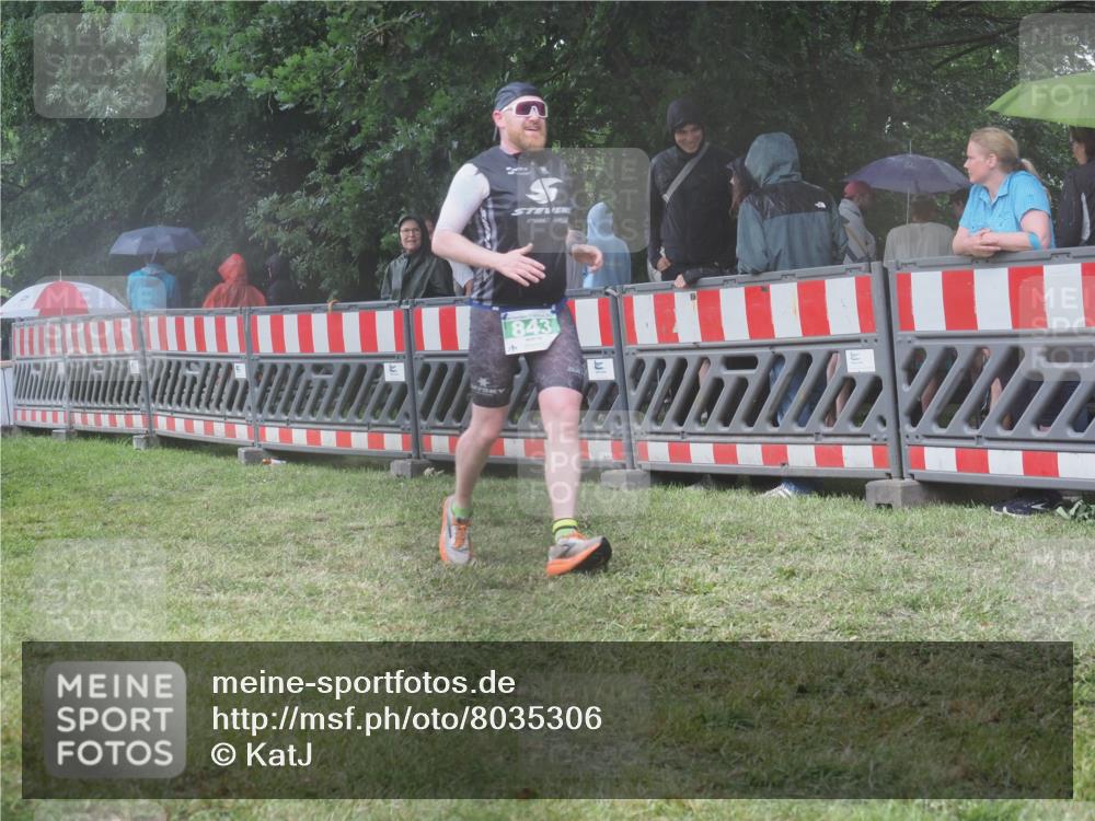 21.06.2025 - 27. Vierlanden-Triathlon KatJ http://msf.ph/oto/8035306 15.06.2025 13:51:03 Ziel 843, 1113 meine-sportfotos.de