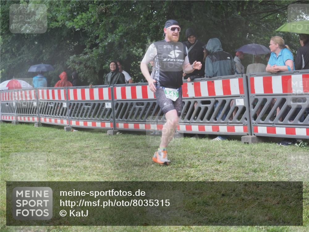 21.06.2025 - 27. Vierlanden-Triathlon KatJ http://msf.ph/oto/8035315 15.06.2025 13:51:03 Ziel 843, 1113 meine-sportfotos.de