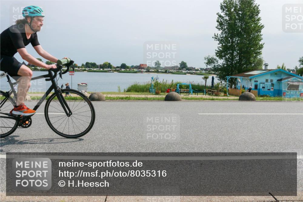 21.06.2025 - 27. Vierlanden-Triathlon H.Heesch http://msf.ph/oto/8035316 15.06.2025 11:43:53 Radfahren 769 meine-sportfotos.de
