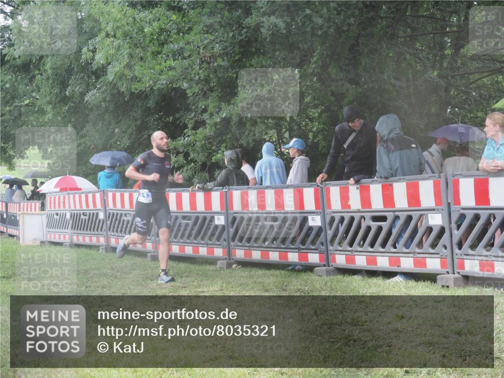 21.06.2025 - 27. Vierlanden-Triathlon KatJ http://msf.ph/oto/8035321 15.06.2025 13:51:08 Ziel 1113 meine-sportfotos.de