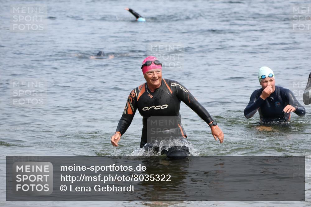 15.06.2025 - 27. Vierlanden-Triathlon Lena Gebhardt http://msf.ph/oto/8035322 15.06.2025 11:22:27 Schwimmen 914 meine-sportfotos.de