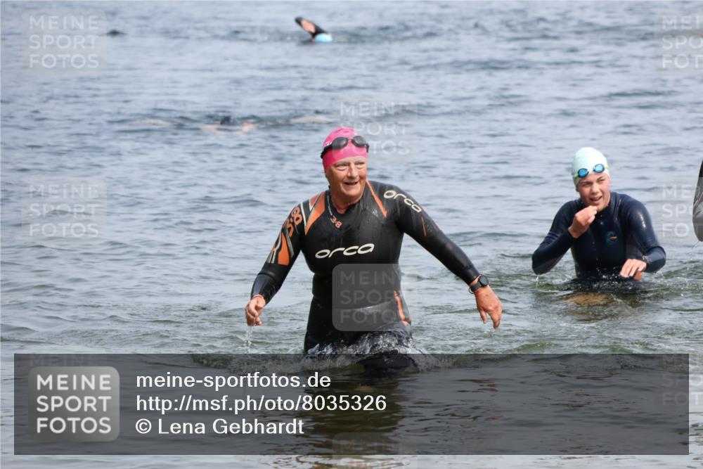 15.06.2025 - 27. Vierlanden-Triathlon Lena Gebhardt http://msf.ph/oto/8035326 15.06.2025 11:22:27 Schwimmen 914 meine-sportfotos.de